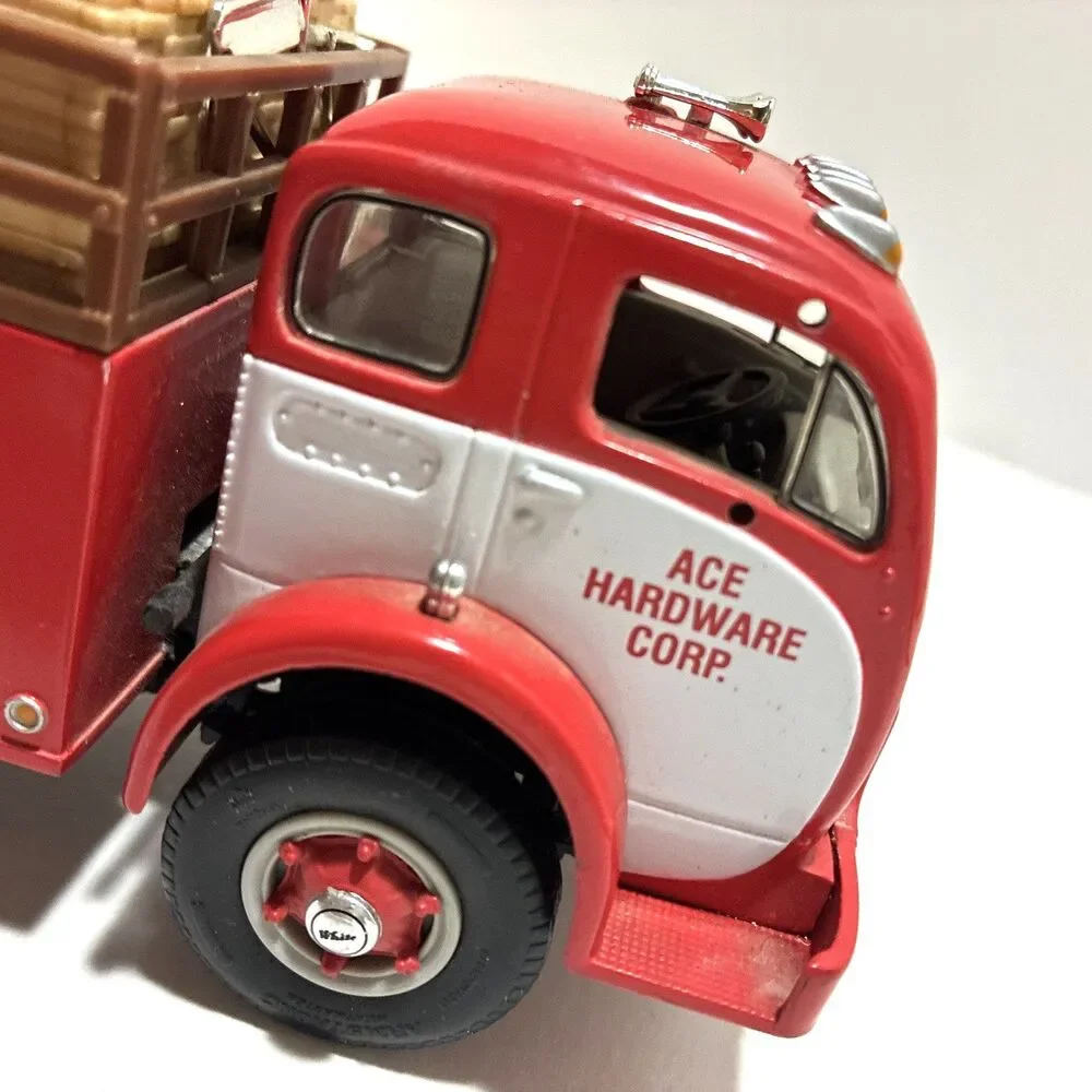 VTG 1ST Gear Ace Hardware 1953 White 3000 Stake Body with lumber 1:34 scale 1996